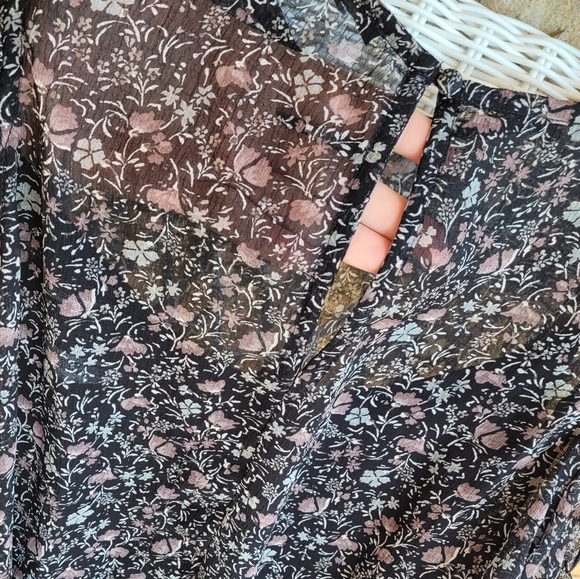 American Eagle Cold Shoulder - Picture 3 of 4